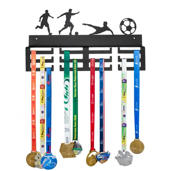 Kovový vešiak na medaily 40cm futbalisti s loptou